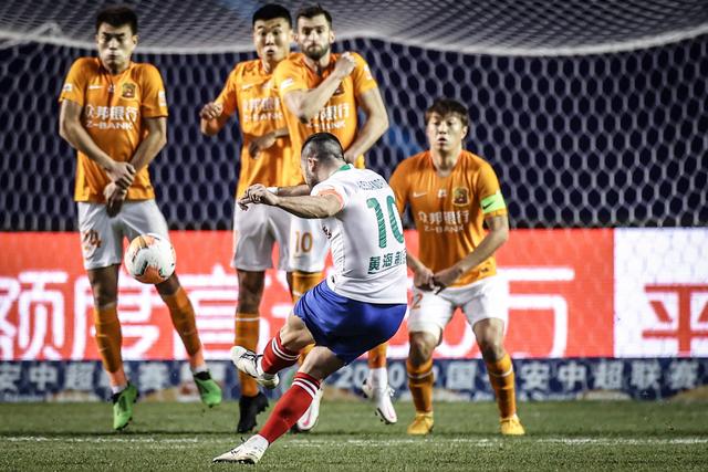 费城新23号！詹姆斯已为第24个赛季亲笔签名首张76人形象球星卡
